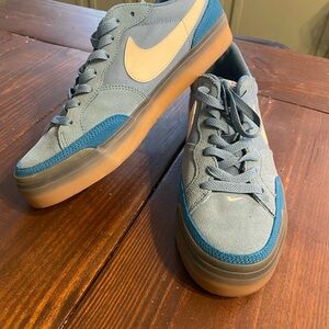 Like New women’s Nike Air Zoom - sz10